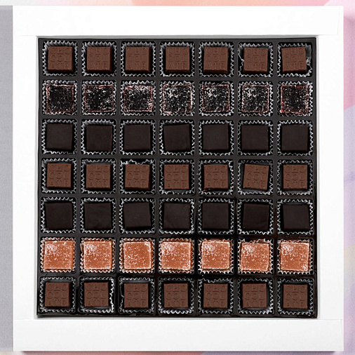 Подарочный набор с конфетами: мармелад, конфеты ассорти (мега-книга серебряная)