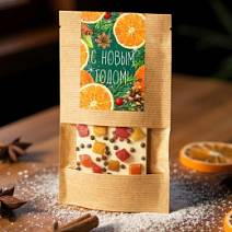 Новогодний шоколад белый с рисовыми шоколадными шариками, цукатами папайи 55г