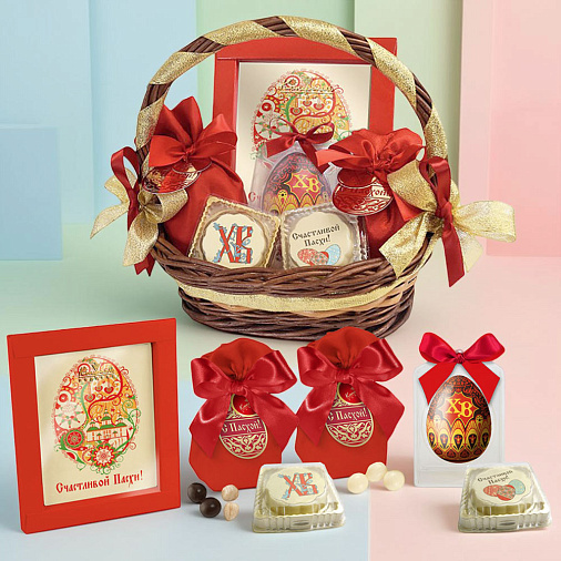 Пасхальная корзина с шоколадом и конфетами