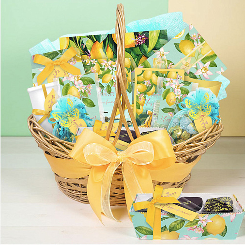 Подарочная корзина: шоколад, конфеты, оливки, кофе 1545г