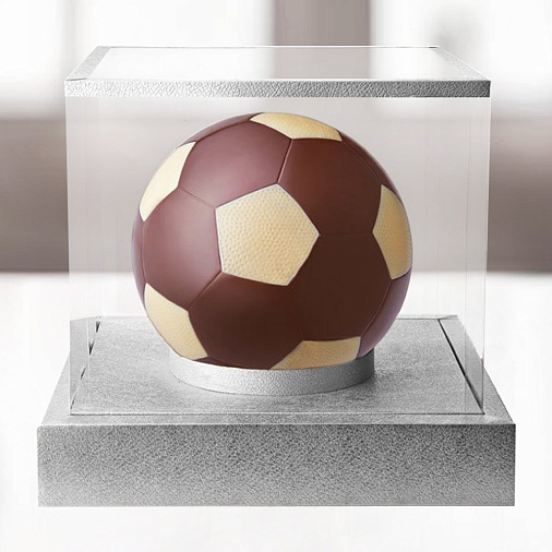 "Футбольный мяч" скульптура молочный и белый  шоколад 1000г