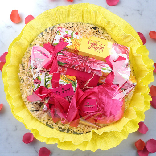 "Сладкой жизни" букет из конфет и шоколада 410г