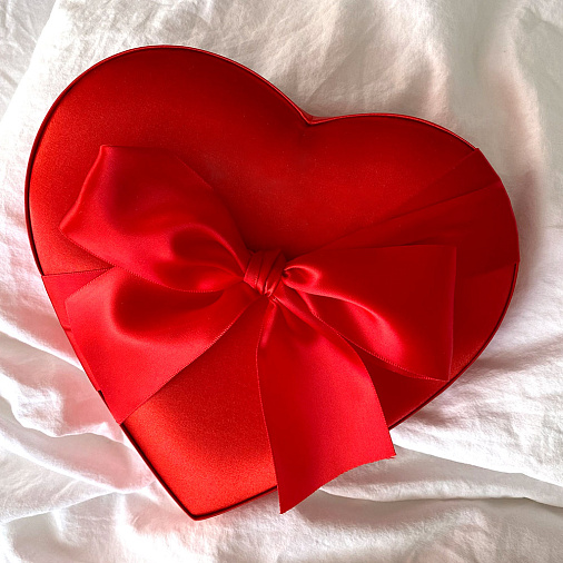 "Моему любимому" сердце с конфетами ассорти 285г