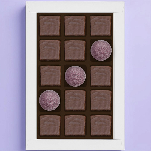 Набор шоколадных конфет и мармелада