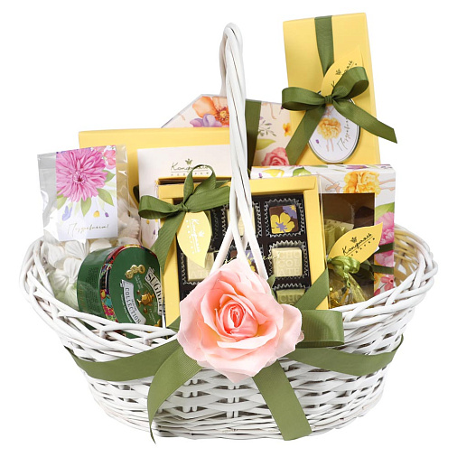 Корзина с конфетами ассорти, шоколадом, чаем 1085г