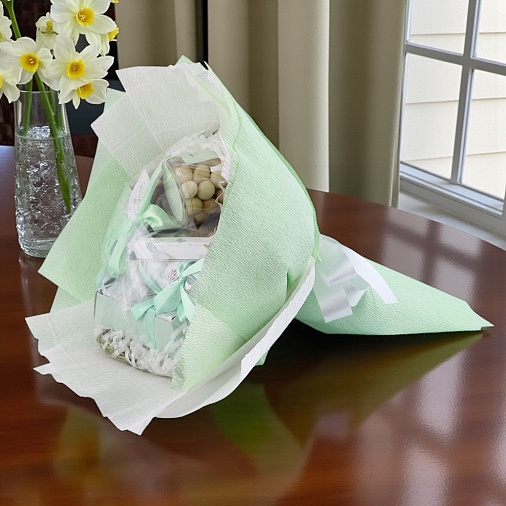 Букет из шоколада, драже и конфет 375г