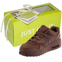 Кроссовок из молочного шоколада Nike 670г