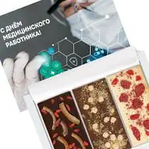 С Днём медика набор три шоколада с цукатами и орехами 300г