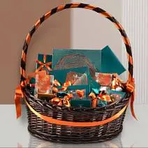 Корзина: конфеты ручной работы, конфеты ассорти, суфле, сухофрукты 2500г